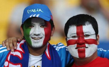 Фото двух узбекистанцев десятилетней давности попало во все таблоиды в преддверии финала Евро-2020 – эксклюзив Repost Sport