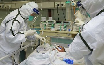 Врач рассказал, как лечить пациента с коронавирусом при одновременном заражении двумя штаммами COVID-19