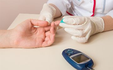 Врачи объяснили, как распознать опасные следы на коже при диабете