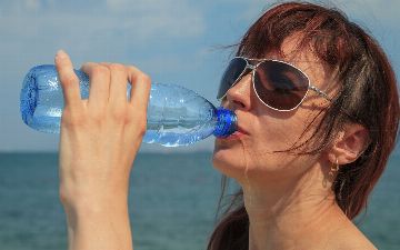 Нутрициолог развеяла популярные мифы о воде