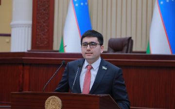 «Решения должны приниматься без нарушения конституционных норм», — депутат Дониер Ганиев прокомментировал возможность введения обязательной вакцинации от COVID-19