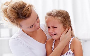 «Резкое прекращение плача, после чего губы обретают синий цвет, а тело обмякает», — невролог о детском заболевании