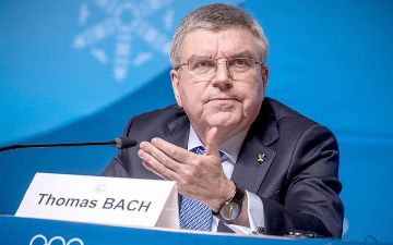 Журналист устроил скандал на встрече с президентом МОК в Токио 