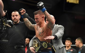 Дастин Порье продаст свою экипировку с боя с Конором Макгрегором 