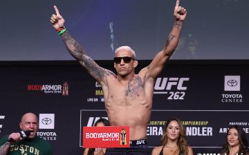 Чарльз Оливейра о Порье: «Он вместо титульного боя выбрал деньги»