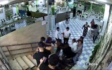 В самаркандском ресторане гости избили хозяина и его семью за то, что тот не впускал их 