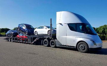 Илон Маск перенес выпуск электрических грузовиков Semi. Узнайте, почему