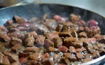 Онколог рассказал о любимой еде пациентов, умерших от рака кишечника