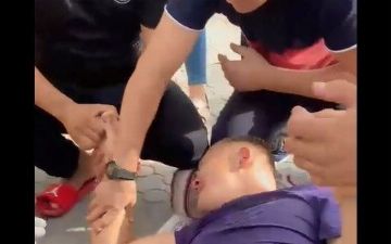 В Казахстане оштрафовали узбекистанца за симулирование припадка после вакцинации 