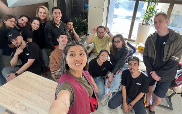 «Сначала ты ищешь 20 бухгалтеров на одну роль, а потом 70 батонов для заднего плана в кадре» – отвечаем максимально коротко, что такое PRODUCTIONBOOTCAM от DBLA