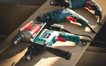 В одной из больниц России врачи вынуждены проводить операции с помощью дрели