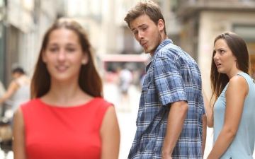 Как выглядит здоровая и нездоровая ревность, и откуда она берет начало? Спойлер: в этом виноваты родители