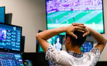 Узбекистанец обманным путем получил 16 тысяч долларов и проиграл их на букмекерском сайте