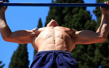 Что будет, если висеть на турнике одну минуту каждый день