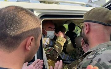 Лидер афганских узбеков Абдул-Рашид Дустум вылетел из Кабула воевать с талибами