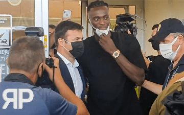 К Шомуродову: Тэмми Абрахам прилетел в Рим, чтобы завершить свой переход в «Рому»