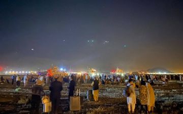 Талибы заявили, что позволят людям вернуться домой из аэропорта Кабула