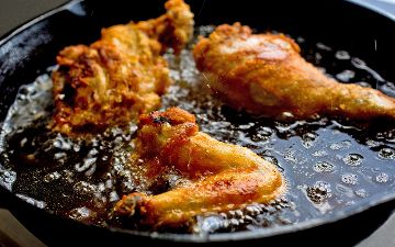 Диетолог перечислила особо вредные для печени продукты