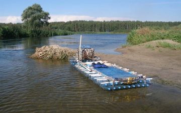 СМИ: афганские беженцы пытались пересечь границу с Узбекистаном на плотах, сделанных из пустых баклажек