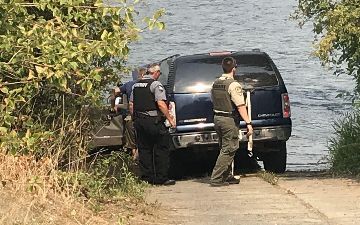 Машина плавать захотела: американец утопил свой внедорожник, пытаясь долить воды в радиатор