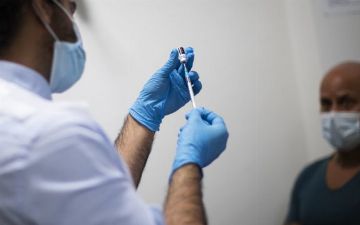 Иммунолог рассказал, как замедлить появление новых штаммов коронавируса