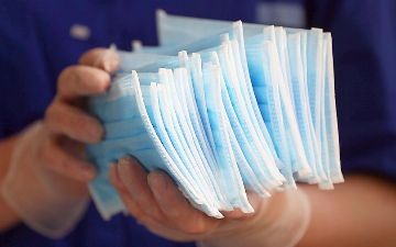 Синие хирургические маски для лица оказались беспомощны в борьбе с «короной»