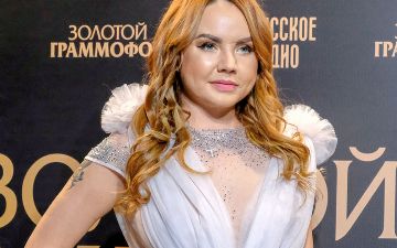 Исхудавшая до 35-килограммов певица МакSим учится заново ходить - видео