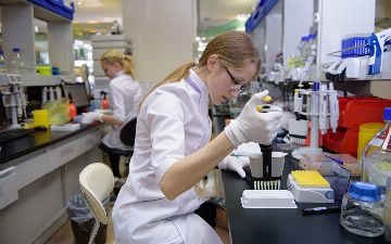 Ученые обнаружили антитело, способное нейтрализовать основные штаммы коронавируса