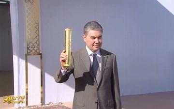 Гурбангулы Бердымухамедова на открытии нового промышленного комплекса «обложили» золотом 