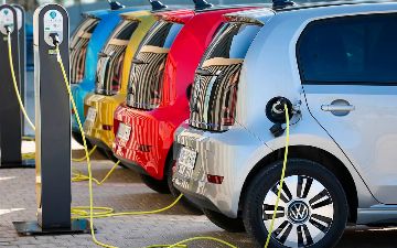 Впечатляющие цифры: узнайте, на сколько процентов увеличились мировые продажи электрокаров в первом полугодии