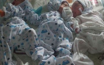 В Кашкадарье родившихся тройняшек назвали в честь дочерей и супруги президента