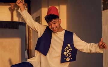 На аккаунт Озода Хурамова подписалось более 1 миллиона подписчиков, в честь чего он съел лимон и запустил салют — видео