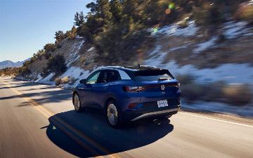 Volkswagen представил полноприводный электромобиль ID.4: полностью заряженное исполнение сможет проезжать на одном заряде 386 км