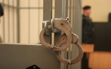 Блогер из Намангана пытался изменить решение суда: он пообещал вывести обвиняемого из зала суда с наказанием в виде штрафа