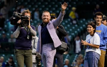 Посмотрите, как Макгрегор провалил подачу на бейсбольном матче (видео)