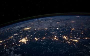 «Земля станет непригодным местом для жизни через 500 лет», — группа ученых опубликовала возможный сценарий вымирания человечества