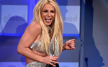 Отец Бритни Спирс прекратил опекунство над певицей