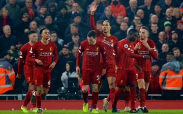 В «Манчестер Сити» сообщили о плевке фаната в тренера в игре с «Ливерпулем»