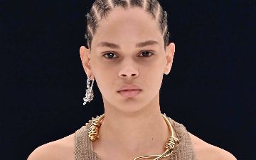 Бренд Givenchy раскритиковали за колье-удавку на Неделе моды