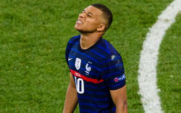 В «ПСЖ» недовольны поведением рассуждавшего Мбаппе о переходе в «Реал» 