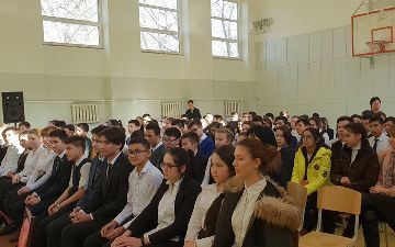 МНО обязали составить список девушек, склонных к суициду 