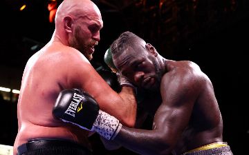 Стало известно, о чем говорили Фьюри с Уайлдером после поединка - видео