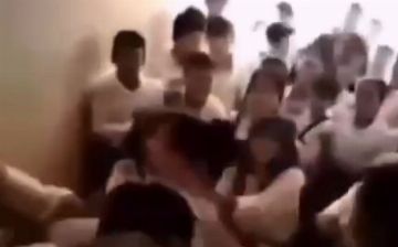 В Кашкадарьинской области старшеклассницы устроили массовую драку в школе 