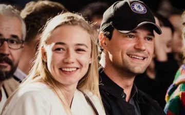 Данила Козловский и Оксана Акиньшина показали чувства на публике - фото