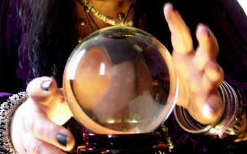 В столице «потомственная ясновидящая» обманула женщину почти на 32 млн сумов