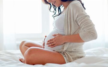 У женщины был шанс забеременеть всего в 1%, но у нее скоро родится ребенок — как?