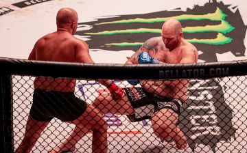 Федор Емельяненко в первом раунде нокаутировал американца Джонсона - видео 