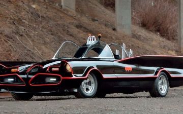 Реплику Бэтмобиля в ближайшее время спустят с молотка - цена и фотографии