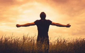 Известный эндокринолог рассказала, как вырабатывать больше гормонов счастья