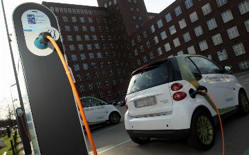 Сравниваем цену обслуживания обычных машин и электромобилей